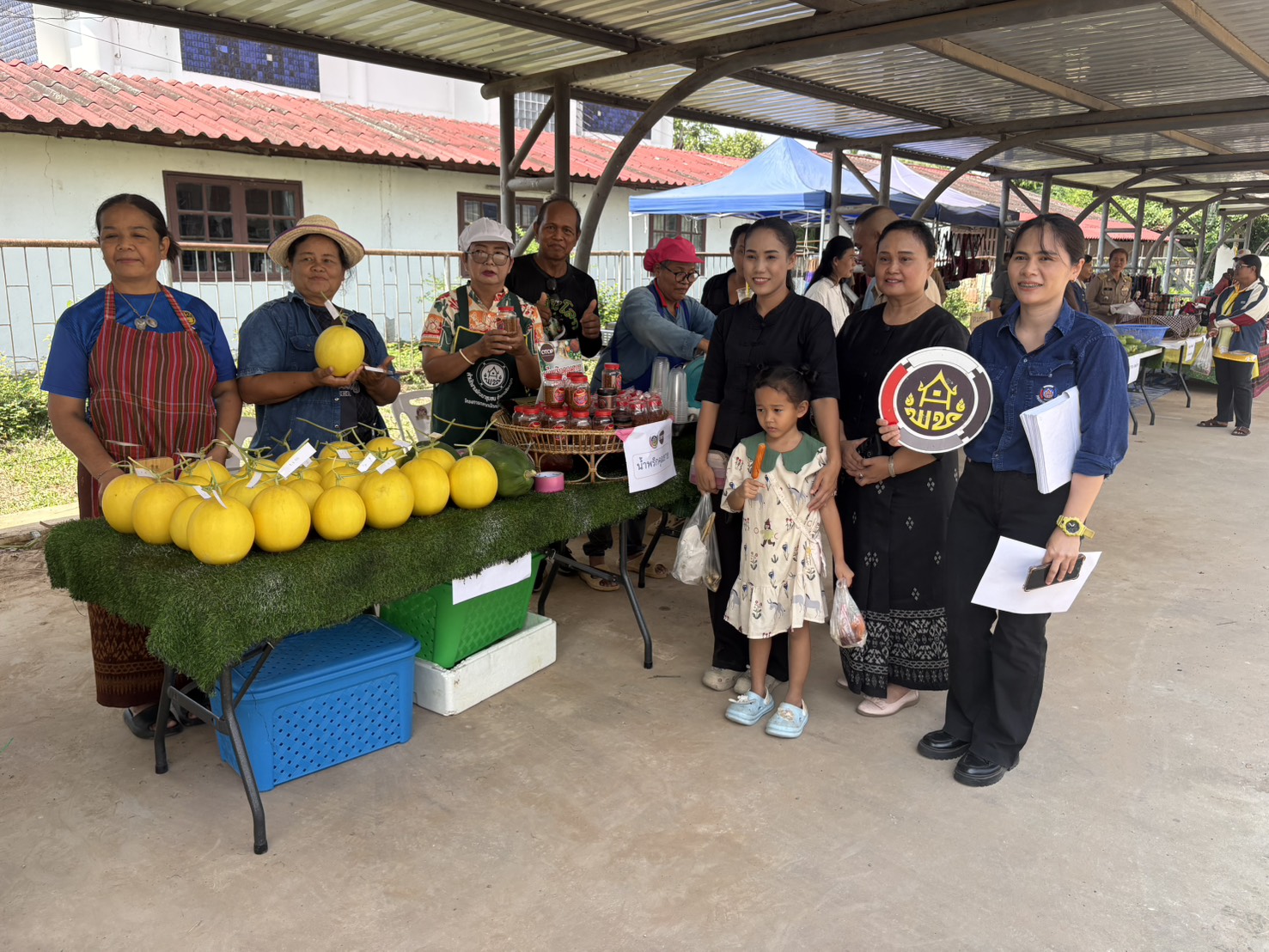 📣 พช.ศีขรภูมิ ร่วมพิธีเปิดกิจกรรม Kick Off การจำหน่ายสินค้าโครงการ “ไทยช่วยไทย” ลดภาระ ลดค่าครองชีพ อำเภอศีขรภูมิ